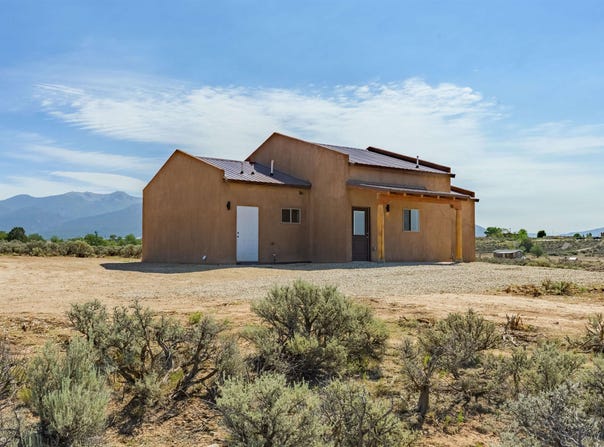 15 Day Lane, El Prado, NM 87529