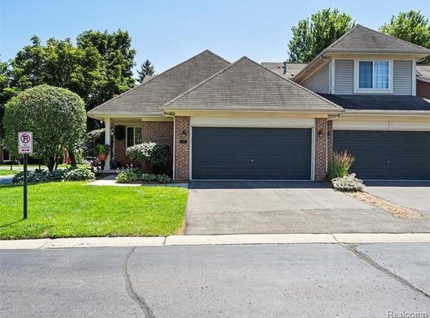 320 James Circle, Royal Oak, MI 48067