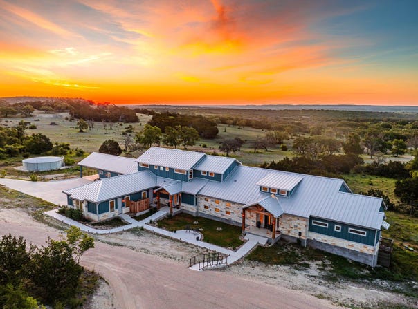 554 Seven Falls DR, Fredericksburg, TX 78624