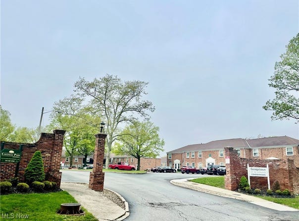 13 Charleston Square, Euclid, OH 44143