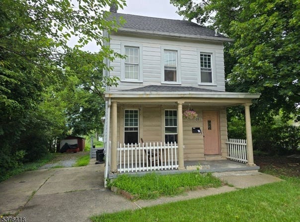 499 Center St, Phillipsburg Town, NJ 08865-2659