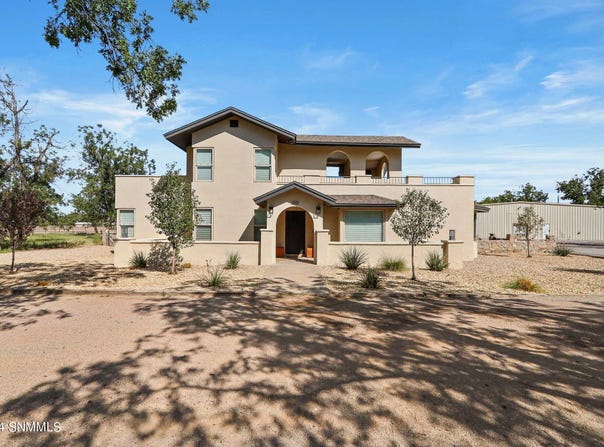 320 W. University Ave., Las Cruces, NM 88005