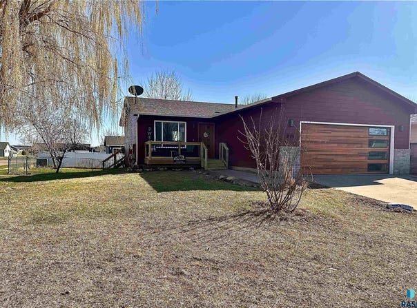 1605 E 71st St N, Sioux Falls, SD 57104