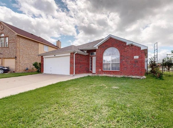 2217 Sophie Lane, Arlington, TX 76010