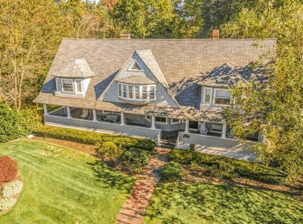 6 Chanticleer Dr, Beverly, MA 01915