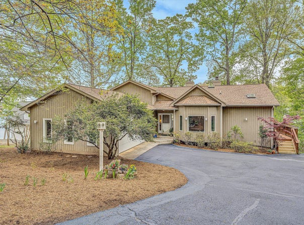 620 Winding Waters DR, Moneta, VA 24121