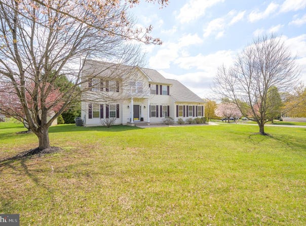 562 HOLDEN DRIVE, MARTINSBURG, WV 25403