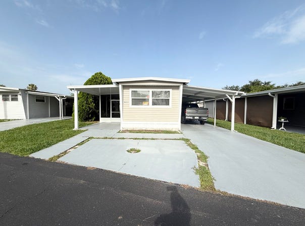 5217 Redwing St, Zephyrhills, FL 33541