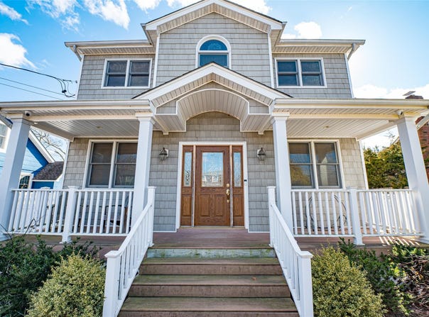 36 Spruce Street, Islip, NY 11751