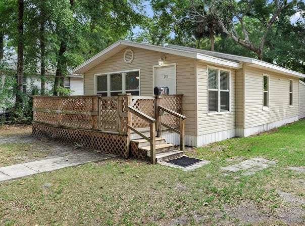 211 S DELAWARE AVENUE, DELAND, FL 32720
