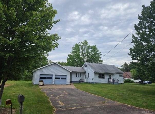 619 N 7th, Ontonagon, MI 49953