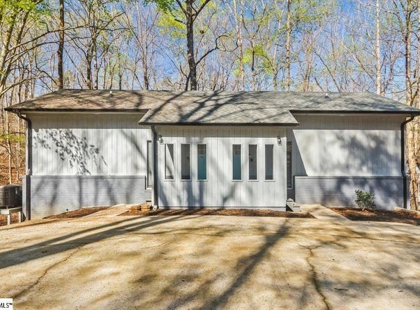 6 Villa Drive, Westminster, SC 29693