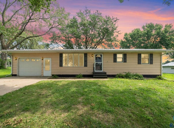 403 Ofstad St, Alcester, SD 57001-2205