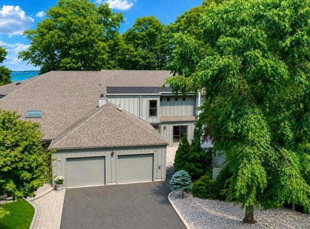 51 Rockledge Path, Port Jefferson, NY 11777