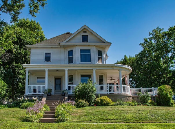 32 Alma Street, Benton, WI 53803-0000