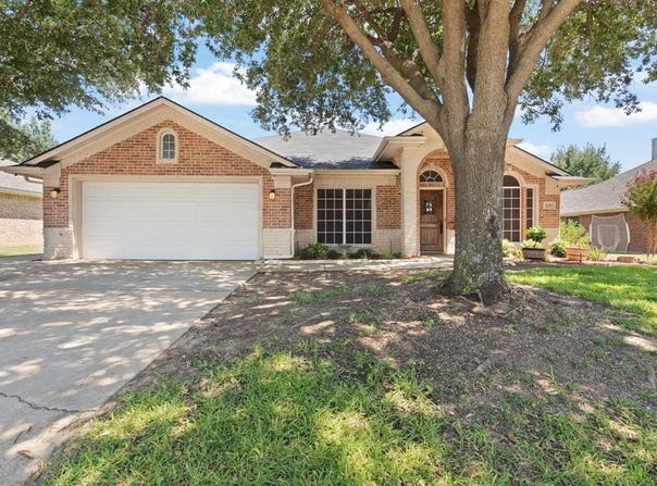 1117 SW Hillside Drive, Burleson, TX 76028