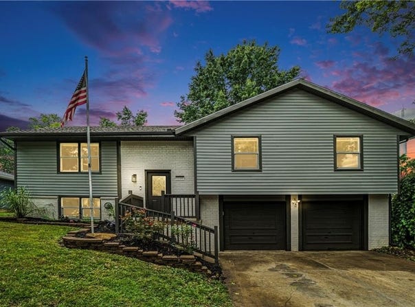 1105 N Halsey Terrace, Harrisonville, MO 64701