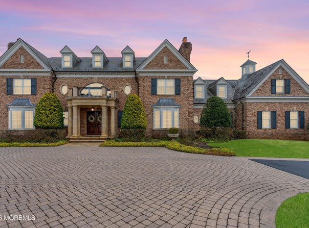 11 Bordens Brook Way, Holmdel, NJ 07733
