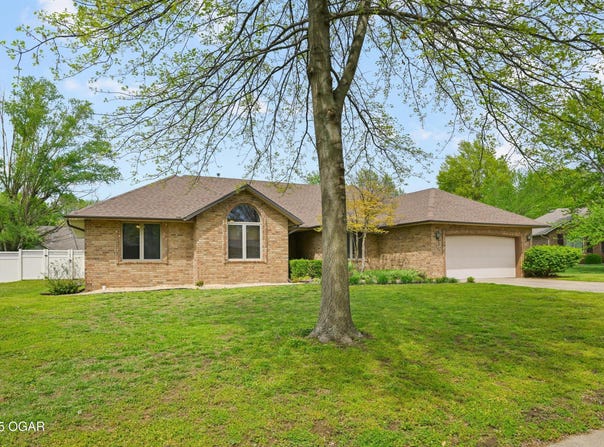 1009 Dewey Short Court, Carthage, MO 64836