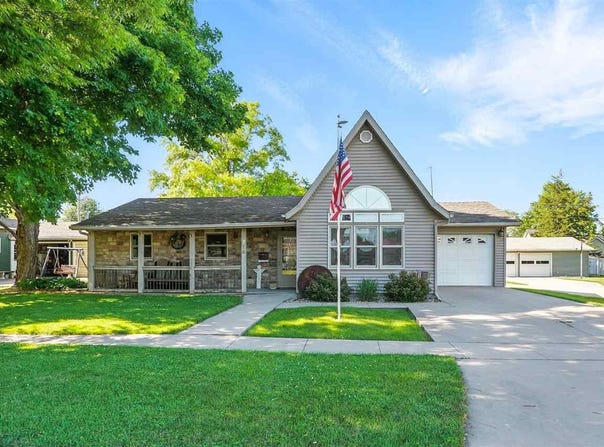 714 E Jefferson St, Washington, IA 52353