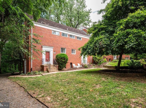 1557 MOUNT EAGLE, ALEXANDRIA, VA 22302