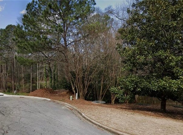 2348 Dakota Trail SW, Lilburn, GA 30047