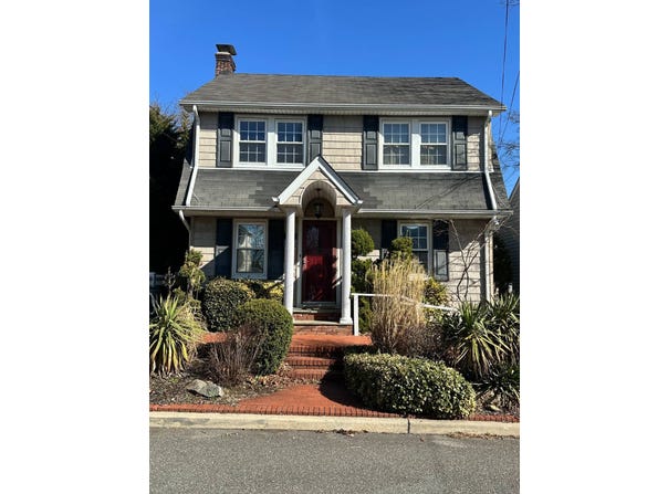 122 Finucane Pl, Woodmere, NY 11598