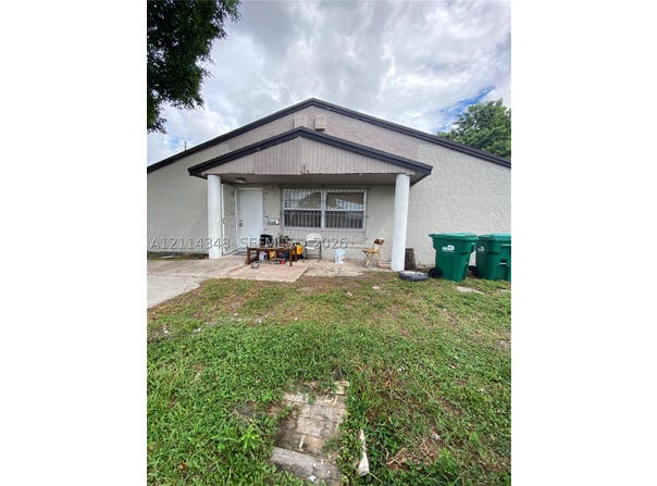 3956 NW 182nd Ln, Miami Gardens, FL 33055