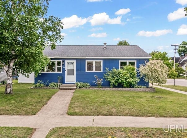 319 Minnesota, Gladstone, MI 49837