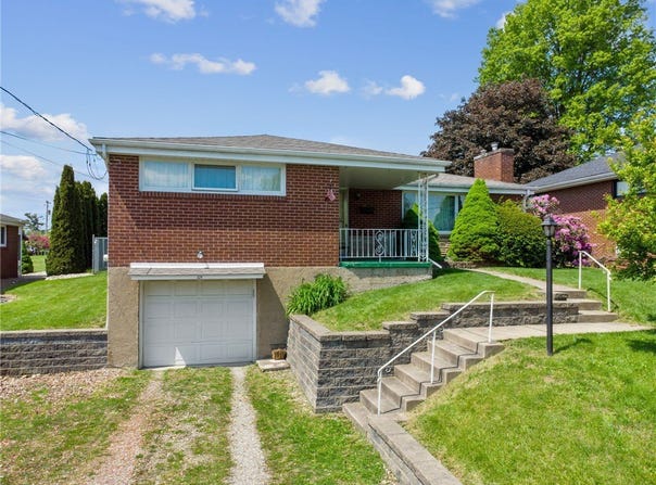 324 Grove Dr, Lower Burrell, PA 15068
