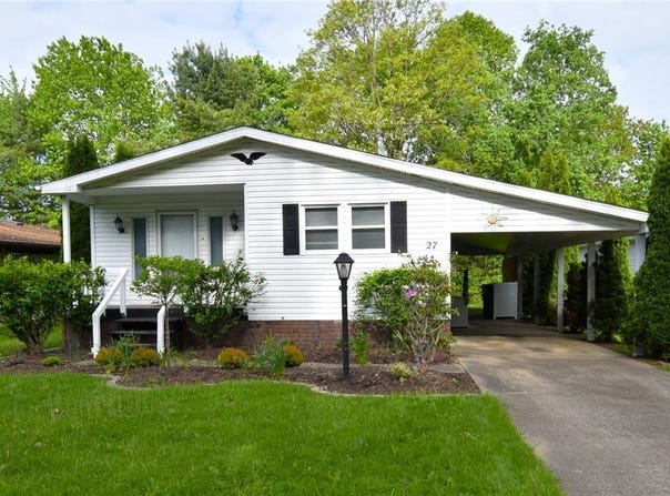 27 Cardinal Drive, Hiram, OH 44234