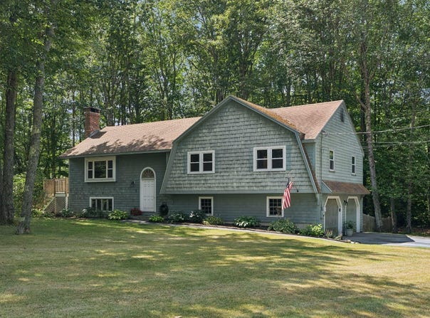 7 Woodhaven Drive, Kennebunk, ME 04043