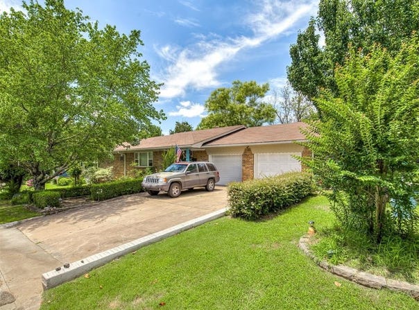 206 Lackey Drive, Eufaula, OK 74432