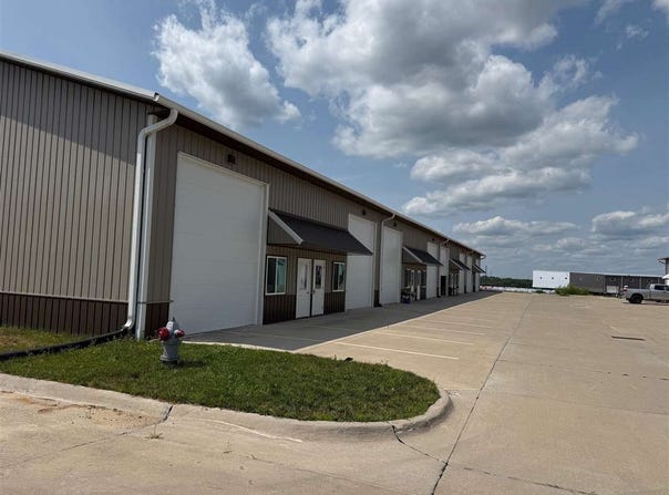 128 Greenfield Dr, Tiffin, IA 52340