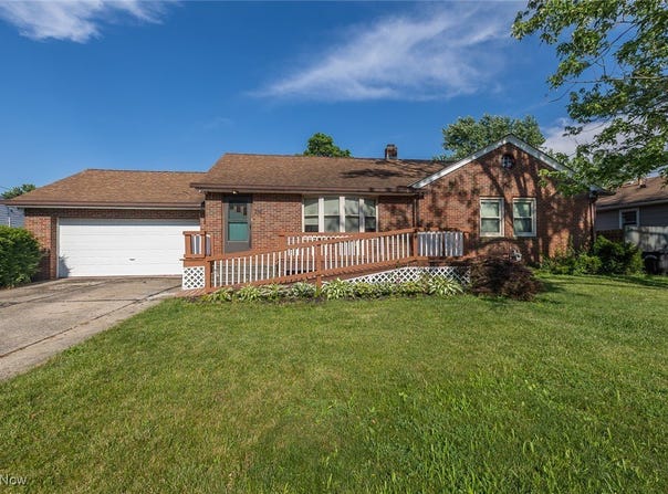 232 Lexington Avenue, Elyria, OH 44035