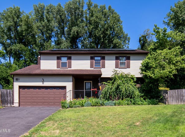 51 Aspen Circle, Albany, NY 12208