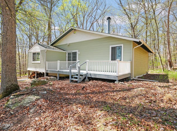 109 Grossbeak Court, Bushkill, PA 18324