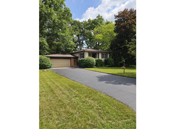 28548 Fairlane Drive, Dowagiac, MI 49047