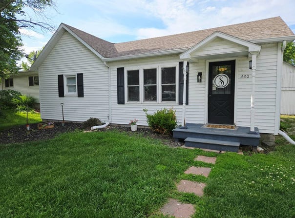 320 W State St, Good Hope, IL 61438