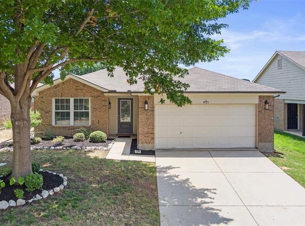 8828 Chisholm Trail, Cross Roads, TX 76227
