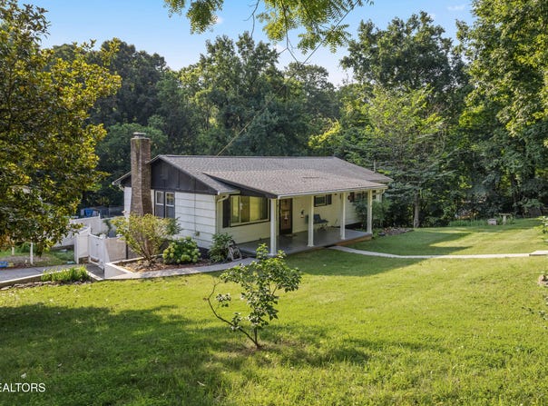 5814 Blossom Rd, Knoxville, TN 37912