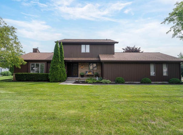 945 ELMWOOD Drive, MENASHA, WI 54952