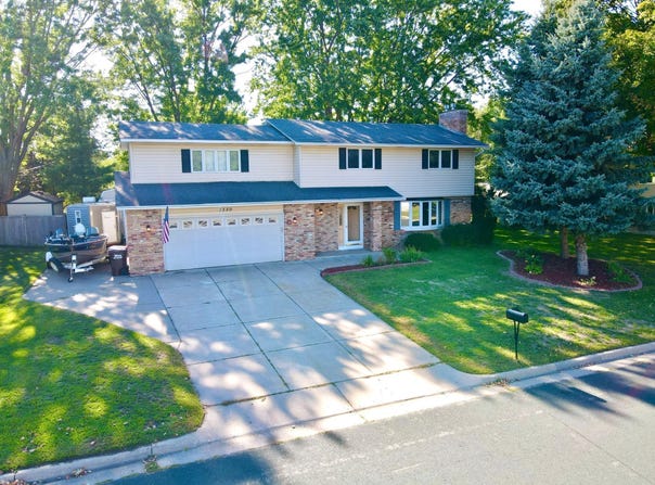 1350 Hillside Street, Hastings, MN 55033