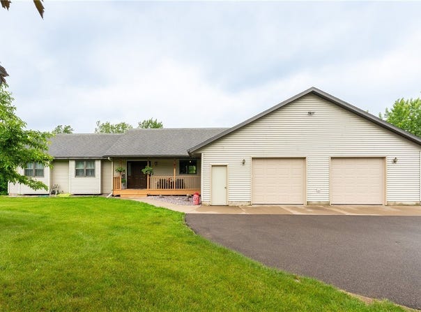 10525 Voight Road, Fall Creek, WI 54742