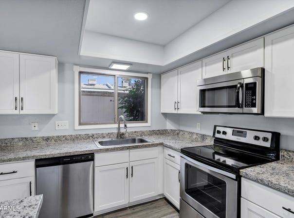 14 E HERMOSA Drive, Tempe, AZ 85282