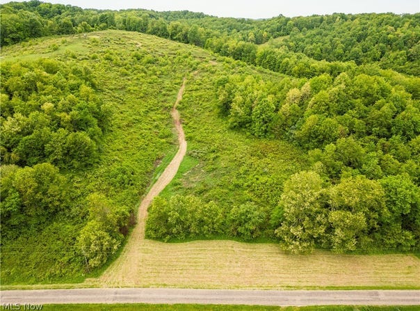 Barkley Rd, Uhrichsville, OH 44683