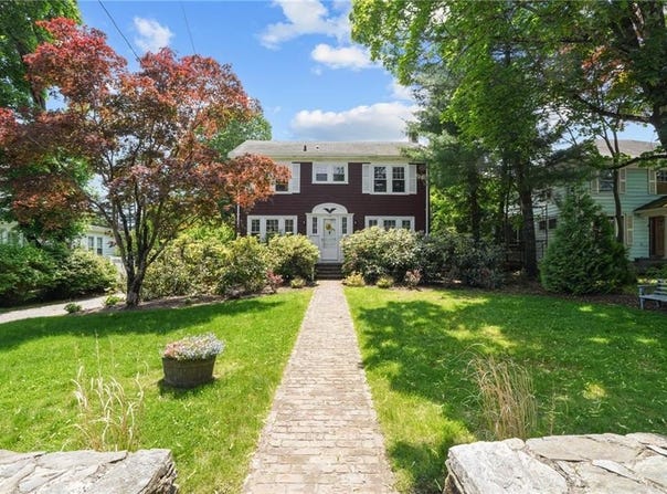 112 County Road, Barrington, RI 02806