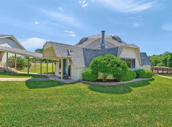 114 E Seminole Drive, Lake Kiowa, TX 76240