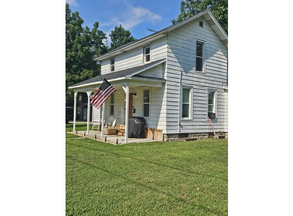 703 E Bond Street, Hastings, MI 49058