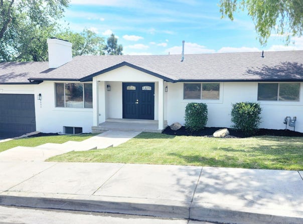 8492 S MESA Dr E, Sandy, UT 84093